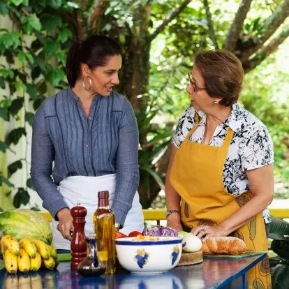 Madre e hija cocinando | Salud de Paloma - Español