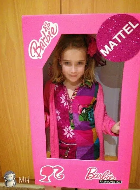 MADRES HIPERACTIVAS: Disfraz de Barbie en su Caja