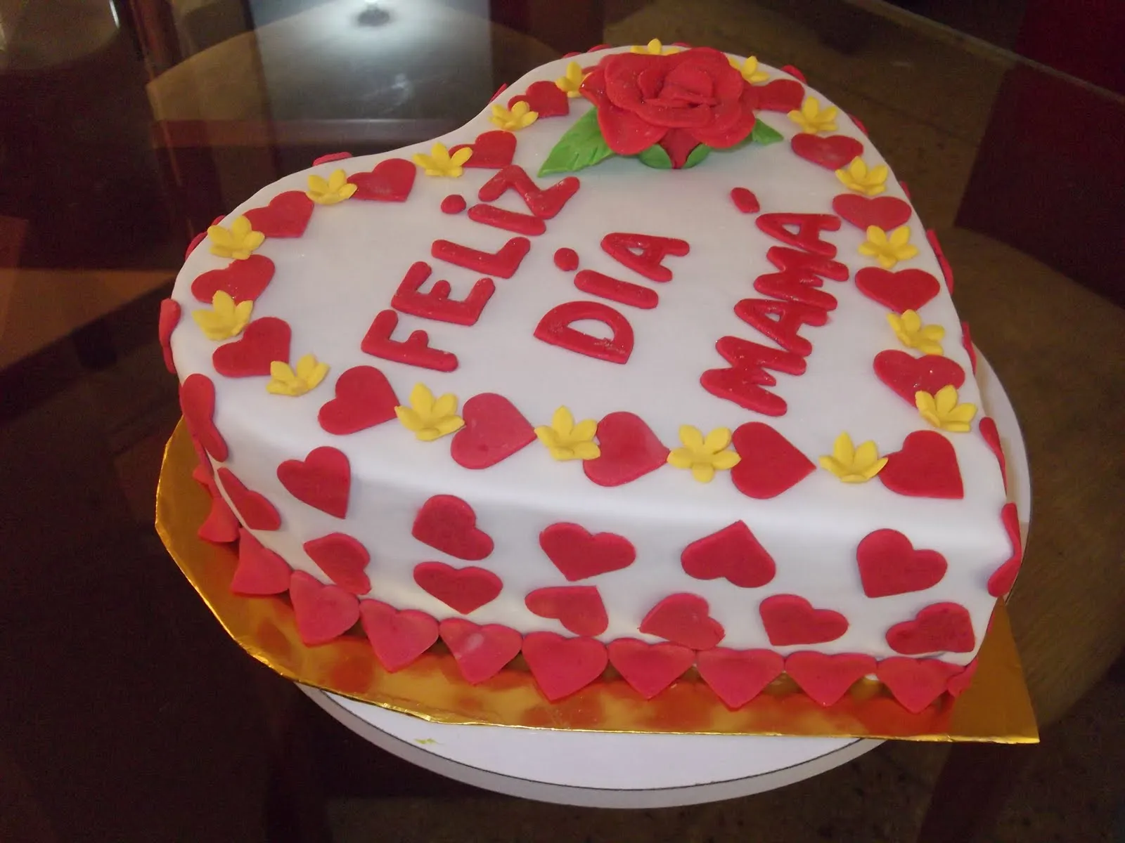 MAGIN CAKES (Tortas Gina): TORTA PARA MAMÁ " CORAZÓN" MAGIN CAKES (Tortas Gina): TORTA PARA MAMÁ " CORAZÓN"