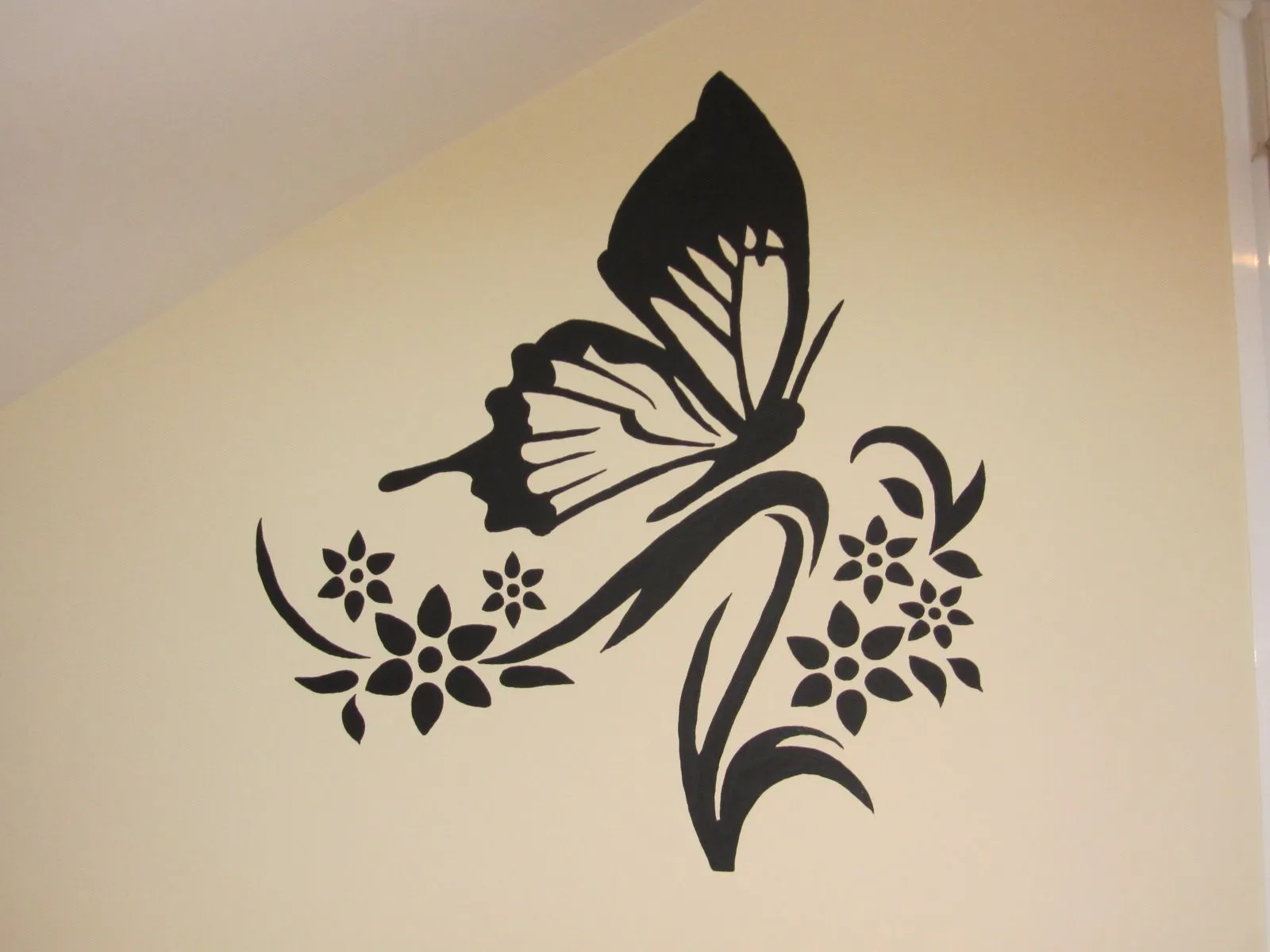 MAMISU MURALES A MANO ALZADA: TRIBAL MARIPOSA MAMISU MURALES A MANO ALZADA: TRIBAL MARIPOSA