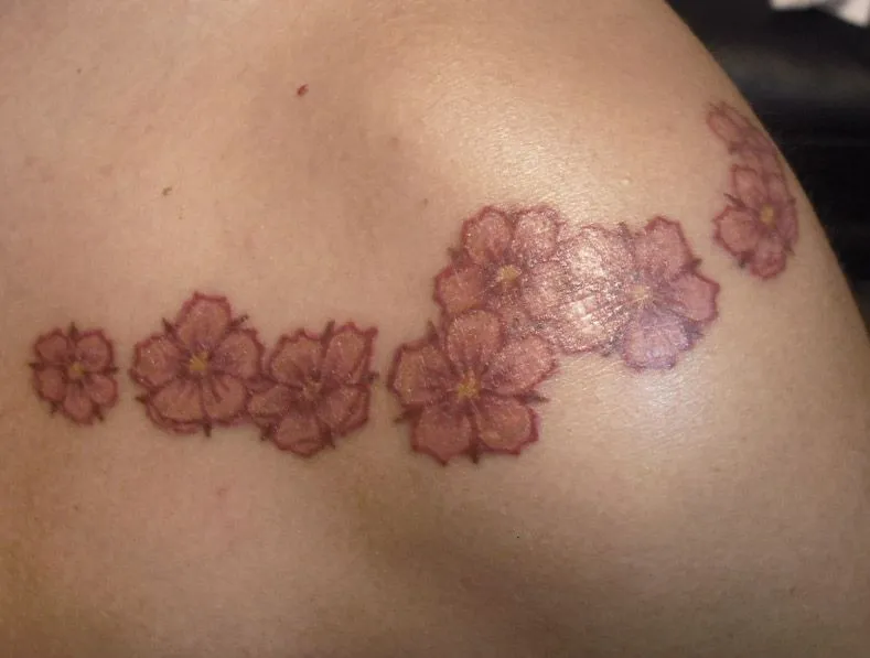 Manglar Tattoo Studio: Flores de Cerezo Infinito