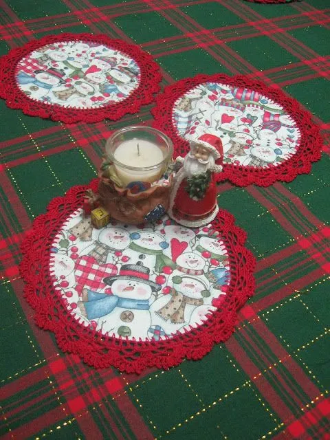 A Mano: Tapetes navideños con borde tejido a crochet