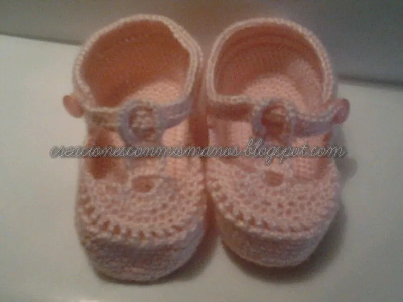 Manos de hadita: Sandalias rosas de bebé a crochet