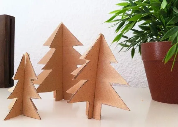 Manualidades: Cómo hacer un árbol para Navidad de cartón