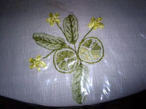 Imagen limones bordados con liston - grupos. Imagen limones bordados con liston - grupos.
