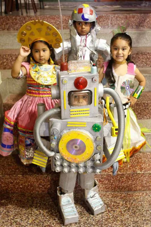Trajes para niños de papel reciclado - Imagui Trajes para niños de papel reciclado - Imagui