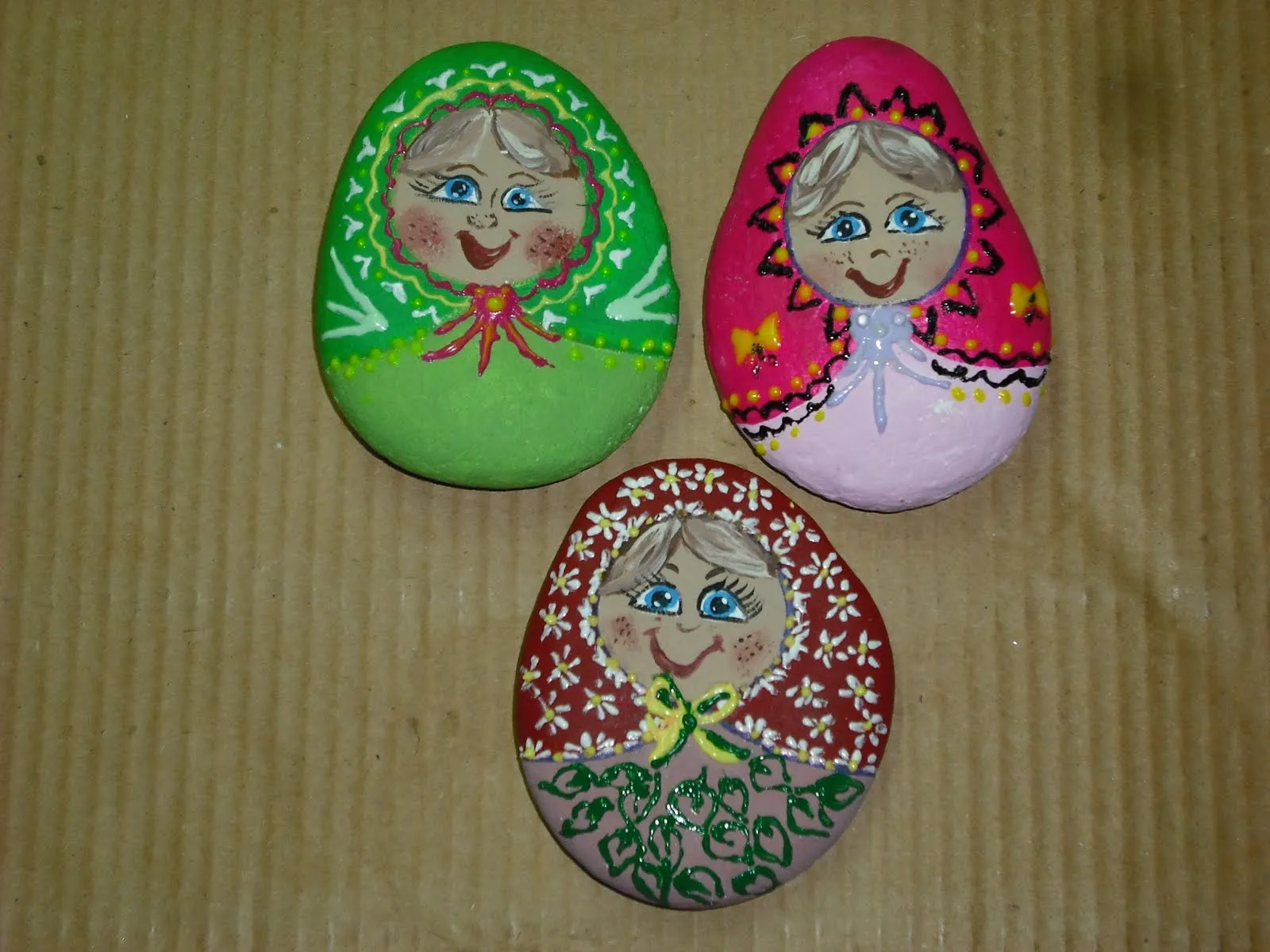 manualidades eureka: matrioscas pintadas en piedras