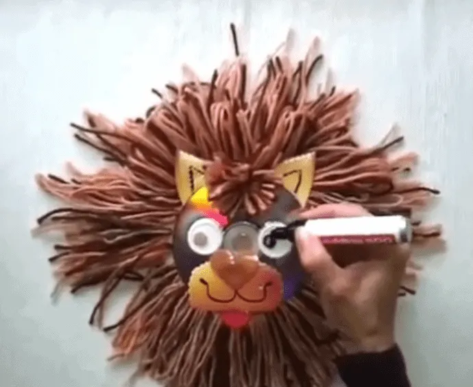 Manualidades: Cómo hacer un León con materiales reciclados - Crear y  Reciclar