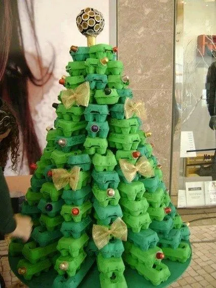 Un árbol navideño reciclado « Manualidades