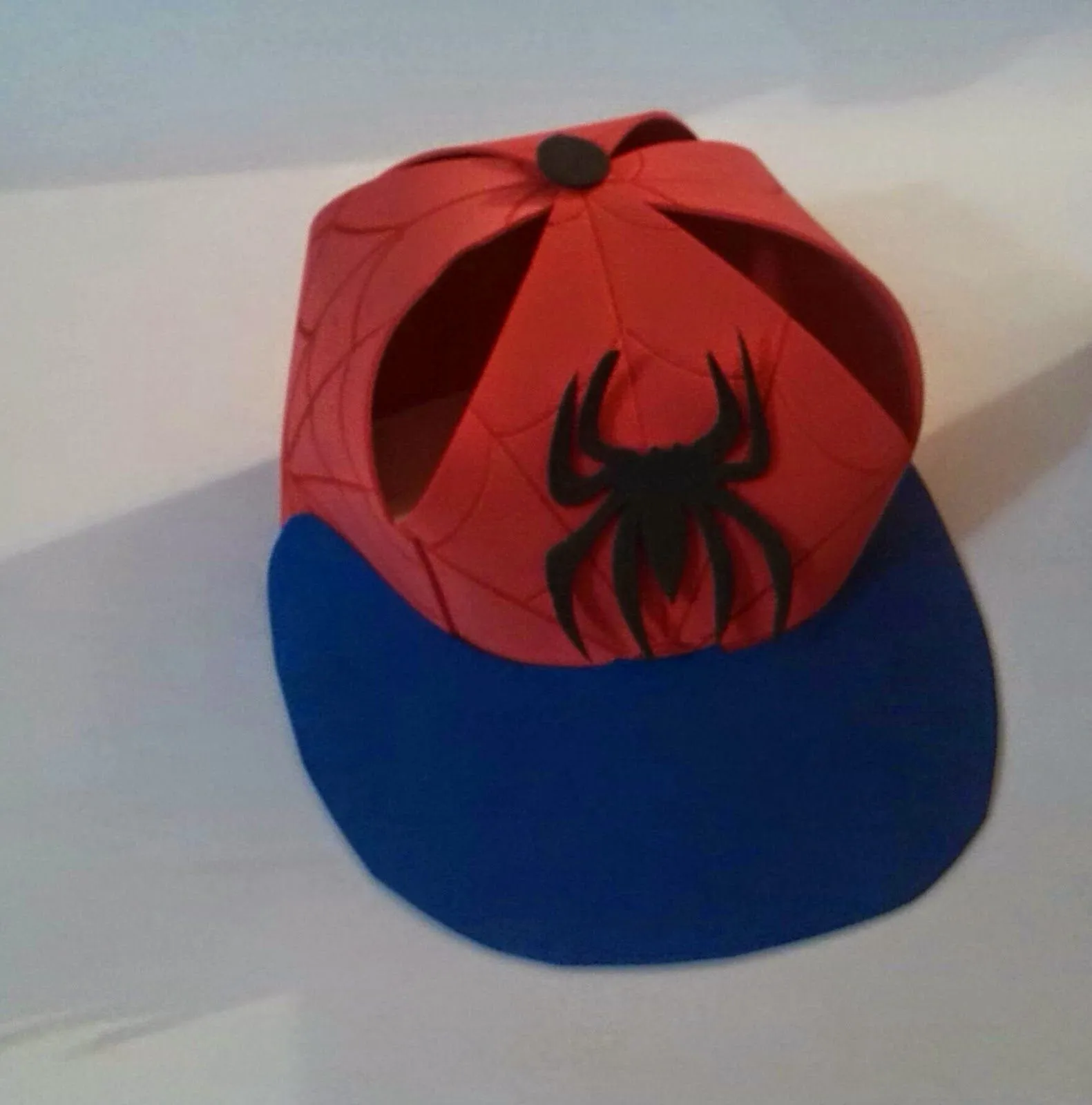 Manualidades TiendasOff: Gorras en Foami Hombre Araña Manualidades TiendasOff: Gorras en Foami Hombre Araña