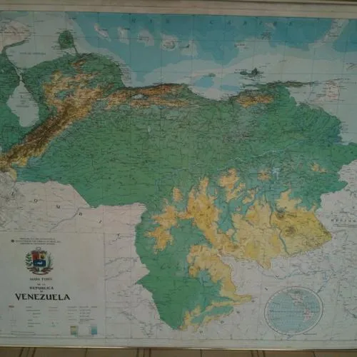 Mapa político de Venezuela en sobre relieve (Plástico) - Otros - A ...