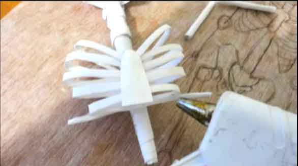 Maqueta del esqueleto humano con material reciclable - Imagui