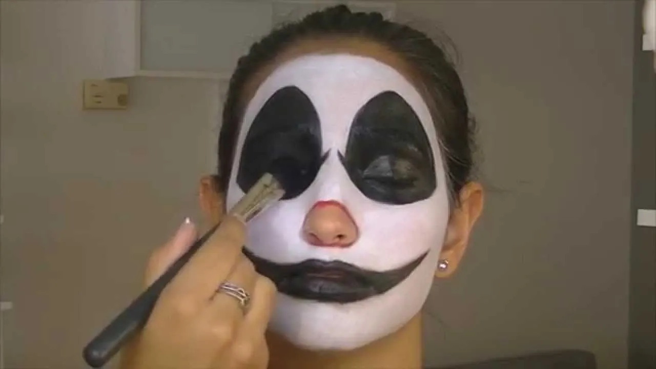 Maquillaje Halloween: Payaso diabólico | por Natalia Carballo - YouTube