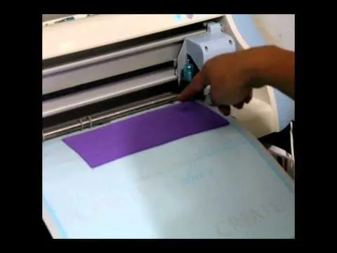 la maquina pazzles cortando fun foam ( fomi ) - YouTube