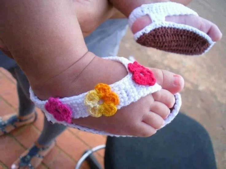 Zapatos de bebé tejidos a mano | Aprender manualidades es ...