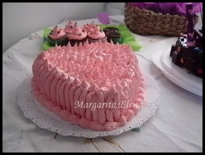 Margarita Elena. Repostería artesanal: Torta corazón rosa Margarita Elena. Repostería artesanal: Torta corazón rosa