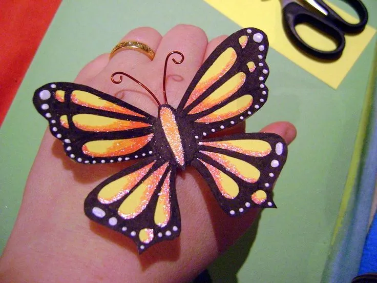 mariposas de cartulina pintada con rotuladores | Manualidades ...