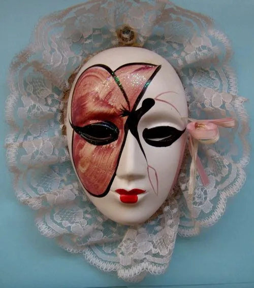 Decoración mascaras en yeso - Imagui