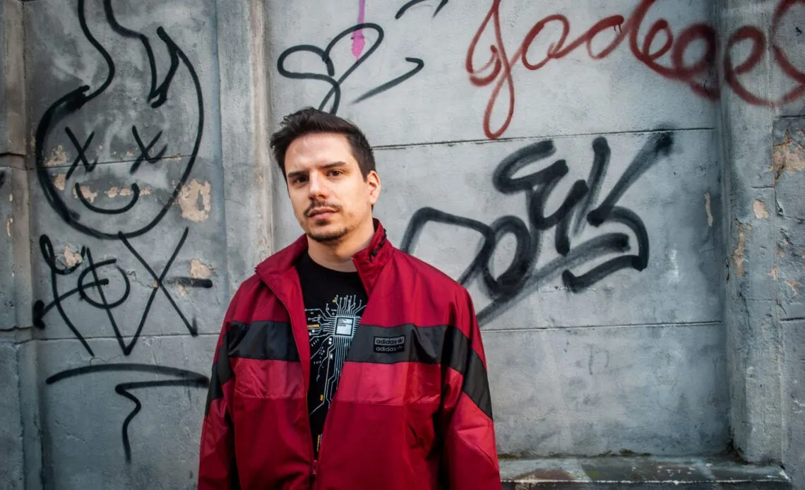 Matías Buonfrate: “La técnica te predispone una forma de pensar y vincularte con el proceso creativo” • Revista Ruda Matías Buonfrate: “La técnica te predispone una forma de pensar y vincularte con el proceso creativo” • Revista Ruda
