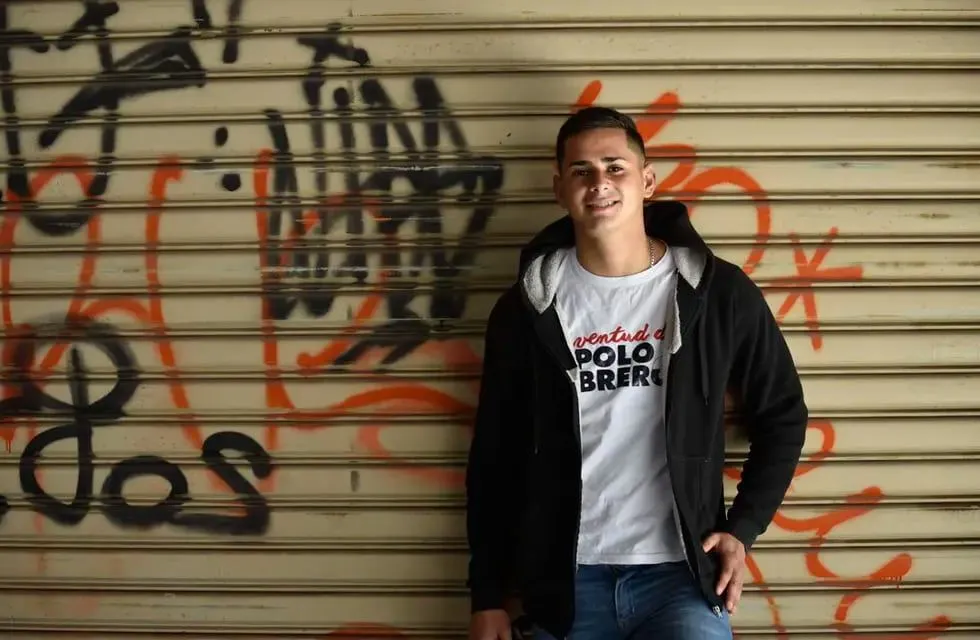 Matías, el pibe que pasó de vender La Luciérnaga a ser candidato a diputado nacional Matías, el pibe que pasó de vender La Luciérnaga a ser candidato a diputado nacional