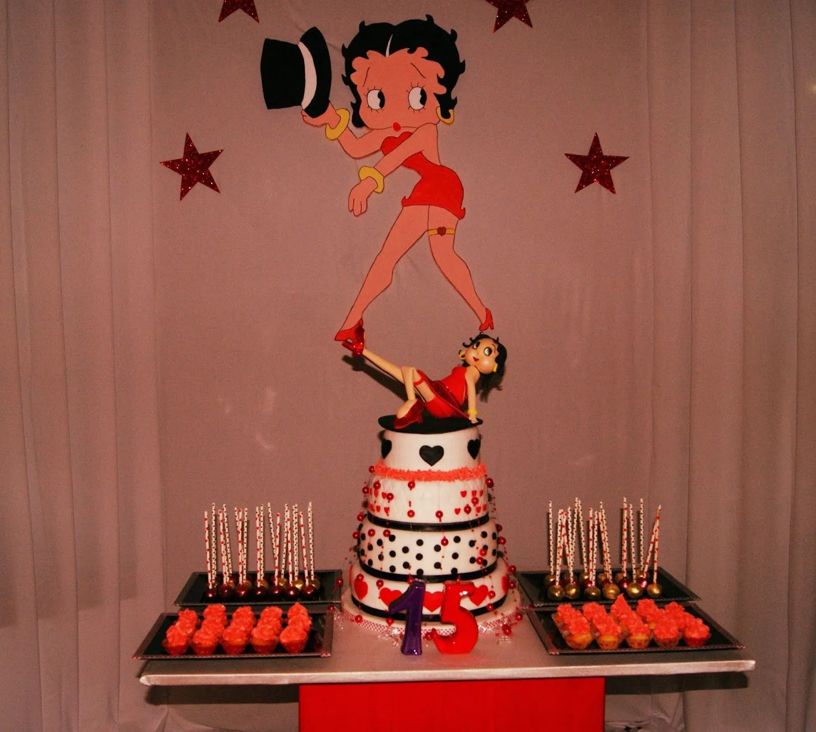 Mesa Dulce - Candy Bar de la Betty Boop! | Sibarum Cakes ...