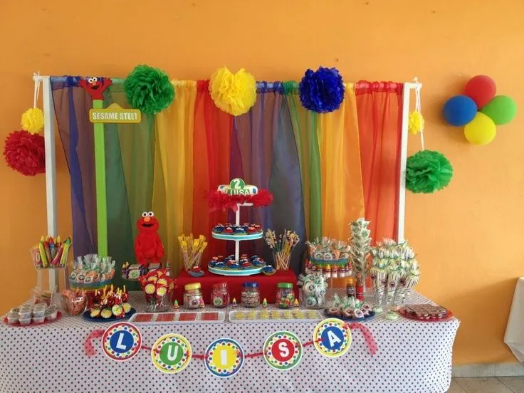Mesa de dulces y postres. | Fiesta Tema Elmo | Pinterest