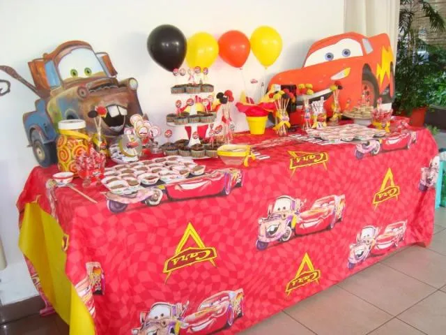 Mesa de dulces de cars - Imagui