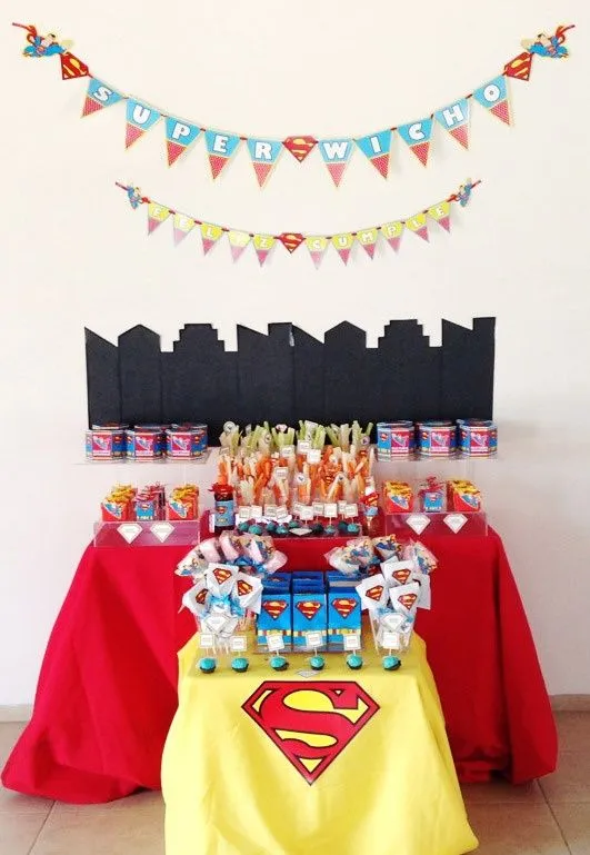 Mesa de dulces de Superman! | Party decoration | Pinterest