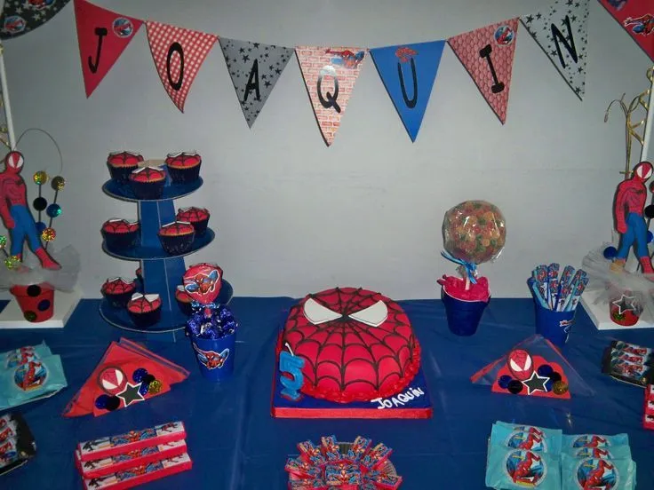 Mesa Tematica Hombre Araña: Torta, Cupcakes, Topiarios, Pinches de ...