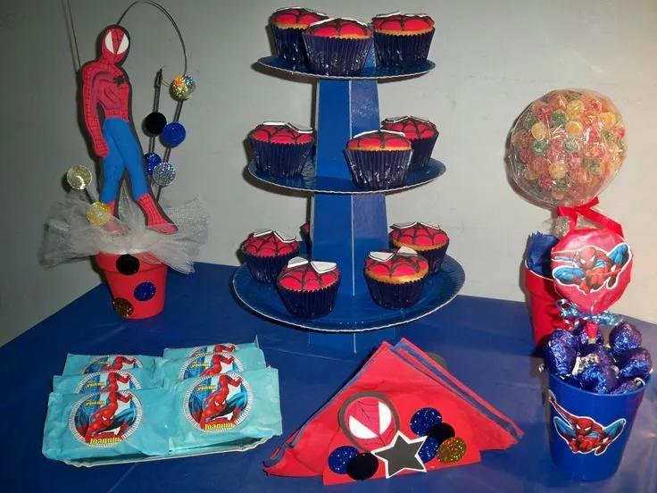 Mesa Tematica Hombre Araña: Torta, Cupcakes, Topiarios, Pinches de ...