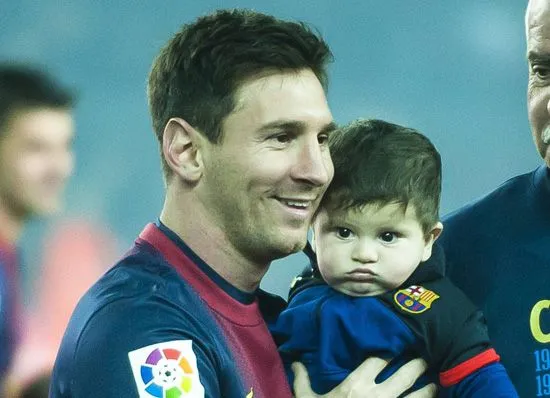 Messi celebra el primer año de vida de su hijo Thiago con una ...