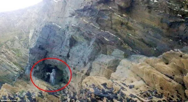 MEXICOGEEK: SILUETA DE LA VIRGEN EN ACANTILADOS MEXICOGEEK: SILUETA DE LA VIRGEN EN ACANTILADOS