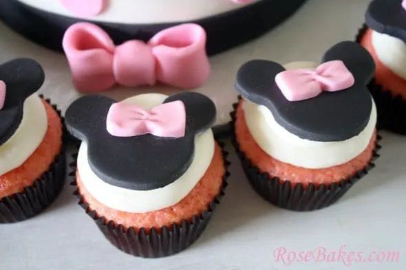 Minnie-Mouse-Cupcakes-590x393.jpg
