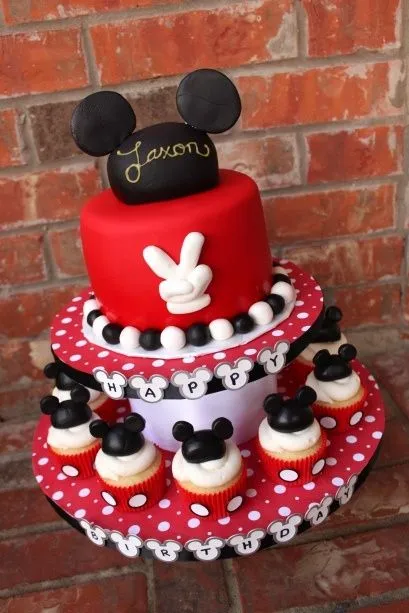 Mickey Mouse Cake and Cupcakes