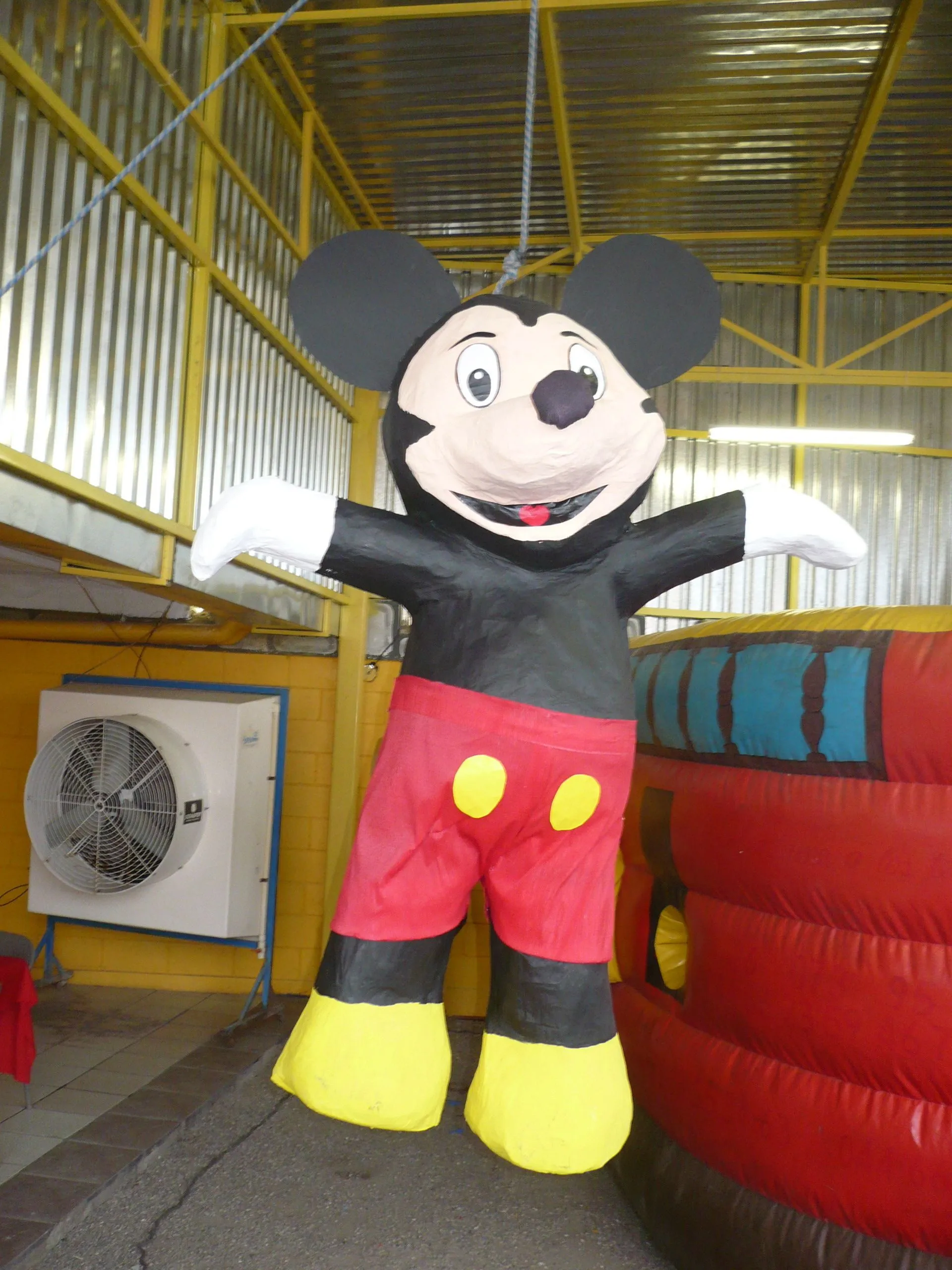 Mickey Mouse | El Castillo Amarillo, Local de Piñatas Mickey Mouse | El Castillo Amarillo, Local de Piñatas