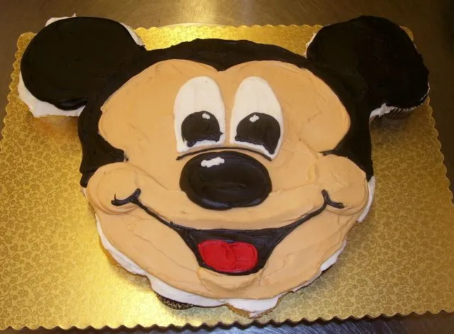 Mickey Mouse Cupcake Cake by zoro-swordsman on DeviantArt