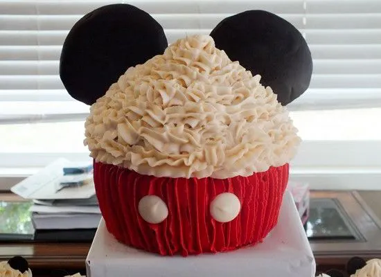 Mickey Mouse Cupcake Cake - Two Sisters Crafting