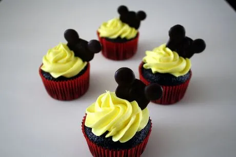 Mickey Mouse Cupcakes « Peace, Love and French Fries