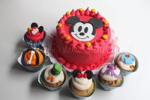 Mickey Mouse Disney Cake & Cupcakes Set | CAKELOVE