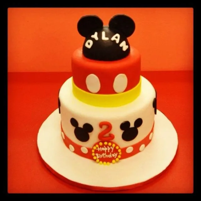 Mickey mouse fondant cake!! | Eventos | Pinterest
