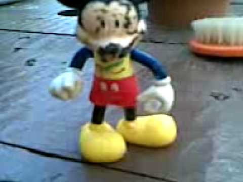 El mickey mouse que se mueve solo.3gp - YouTube