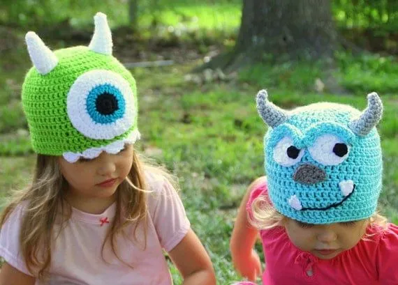 Mike and Sully Crochet hats Monsters Inc por MyThreeBlindMice