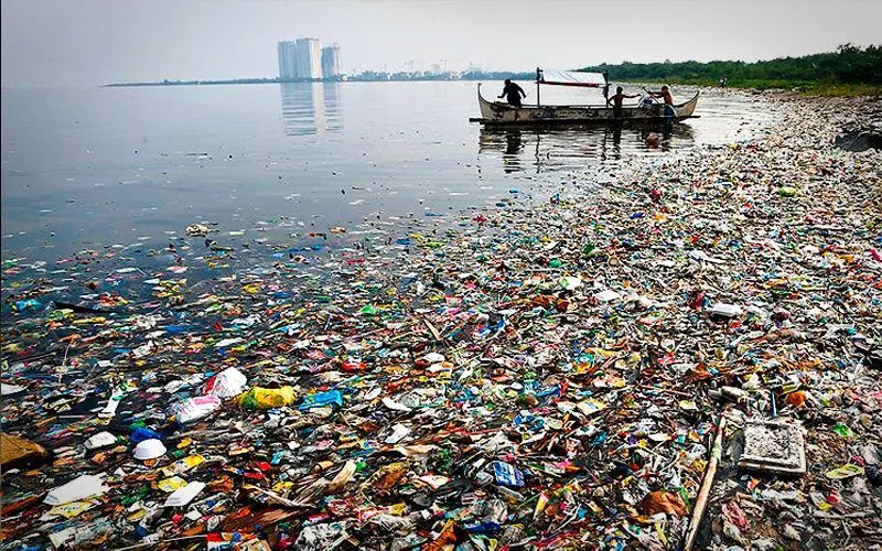 Millones de toneladas de plástico asfixian a los océanos | Impacto ...