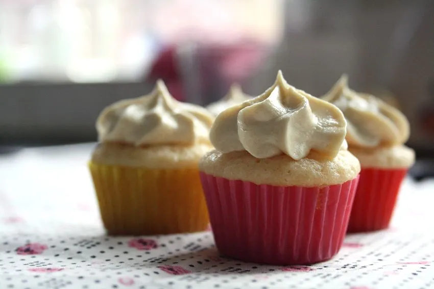 Mini Cupcakes with Caramel Frosting | Kwanster Mini Cupcakes with Caramel Frosting | Kwanster