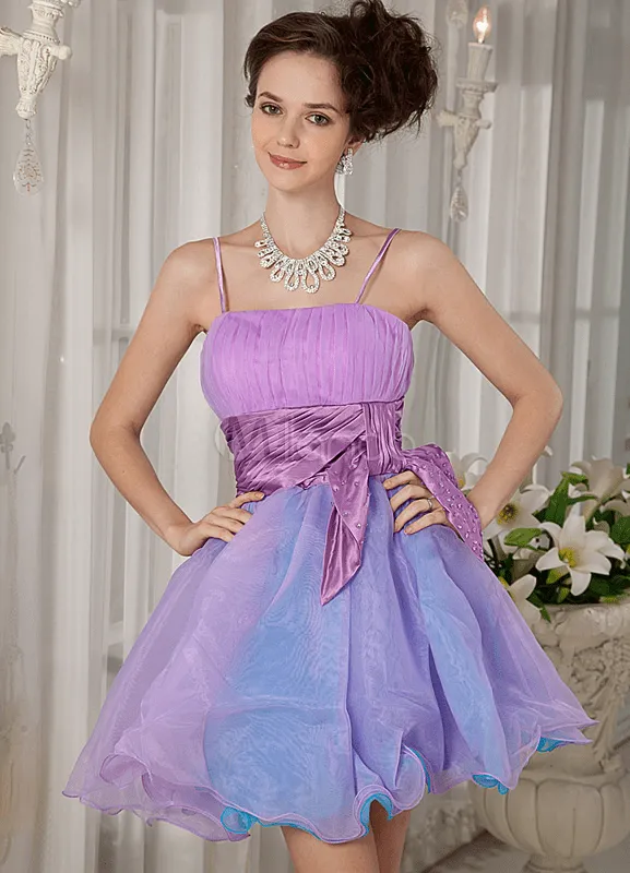 Mini vestido para homecoming de color lila con tirantes de línea A ...