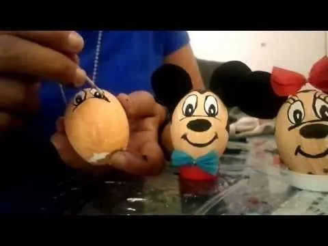 Minnei y mickey mouse en huevo decorado - YouTube