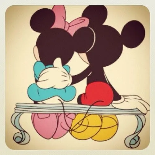 Minnie y Mickey Mouse antiguos besandose - Imagui