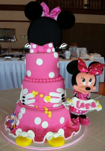 Minnie Mouse cake | Festa Infantil - Tema Mickey - Especial Bolos ...