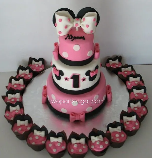 Minnie Mouse cake/cupcakes | Flickr - Photo Sharing!