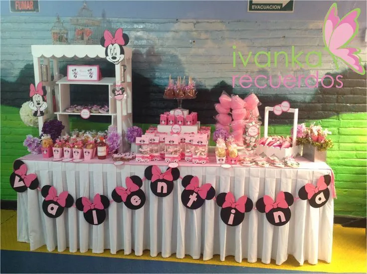 Minnie Mouse candy bar | Baby Amber 1st birthday | Pinterest